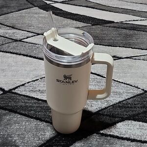 STANLEY THE QUENCHER H20 FLOW STATE 40 OZ DOUBLE WALL VACUUM INSULATED T…